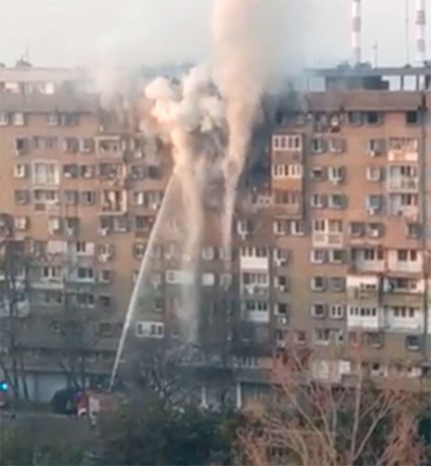 Пожар однео два живота, шесторо повређено (ВИДЕО)